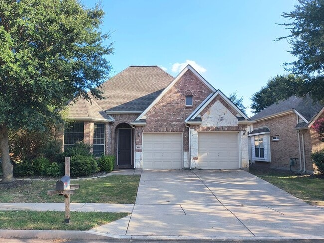 Building Photo - 824 Lake Grove Dr