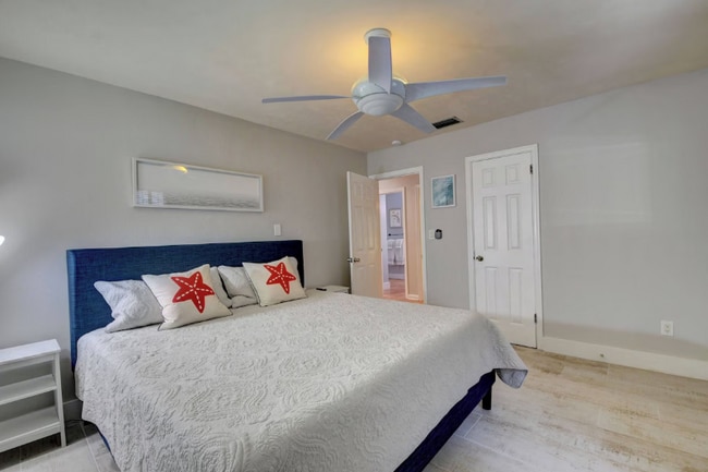 Photo - 721 NE 8th Ave