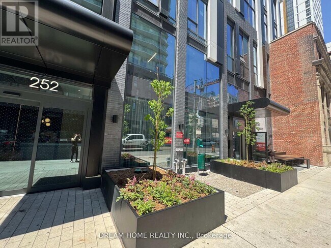 Photo - 252 Church St Unit 717