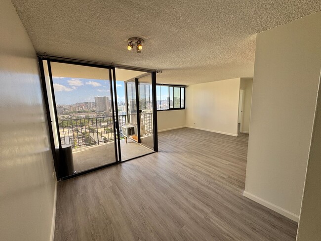 Photo - Bright and Breezy 2 bed, 1.5 bath, 1 covered parking top floor condo in Makiki!!