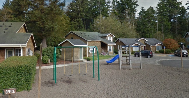 Z_Shorewood Apartments