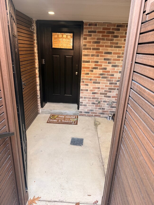 Photo - 2122 2nd St NW