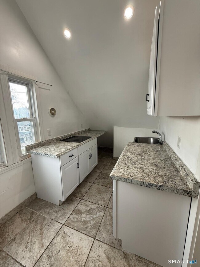 Photo - 87-89-89 Astoria Ave Unidad 3