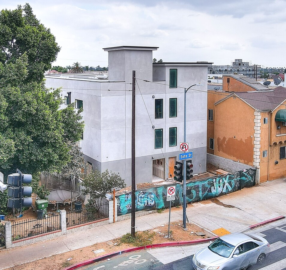 Photo - 610 N Soto St