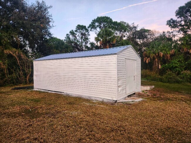 Photo - 5710 Graham St