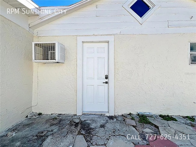 Building Photo - 944 18th Ave S Unit B