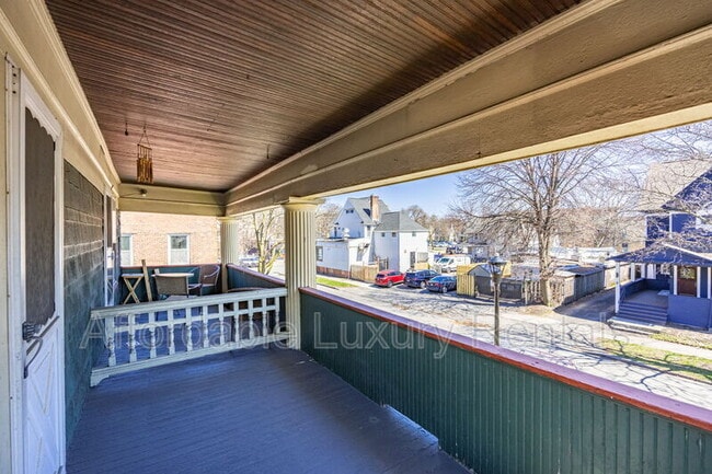 Building Photo - 3 Sumner Park Unit 3