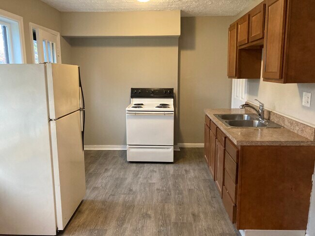 Photo - 1356 Huffman Ave