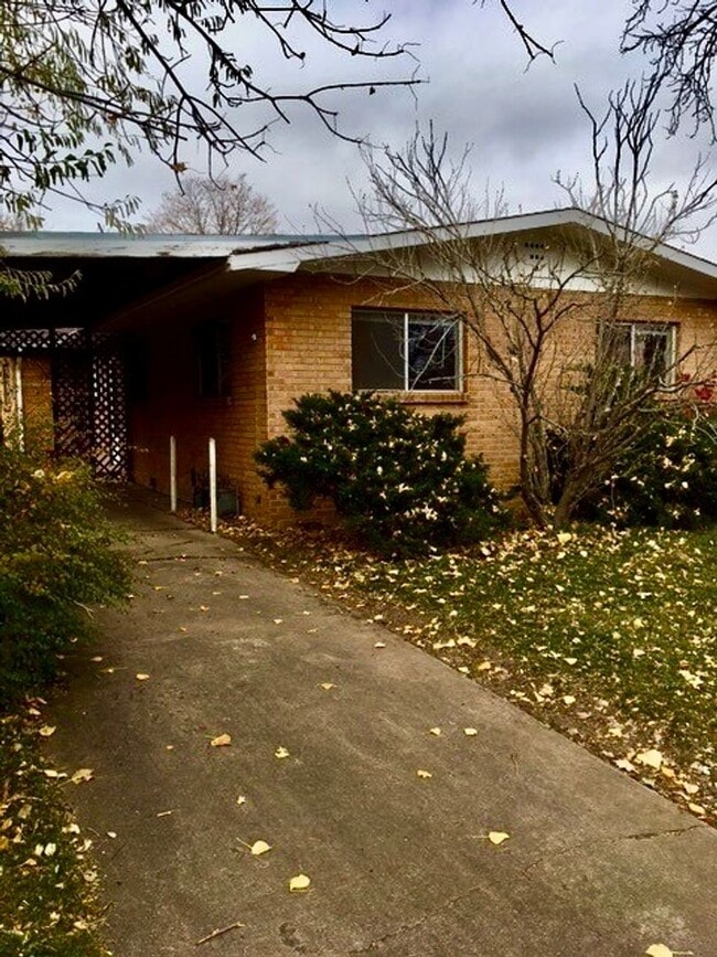 Building Photo - Warm and Welcoming Duplex with Private Yard in Fort Collins