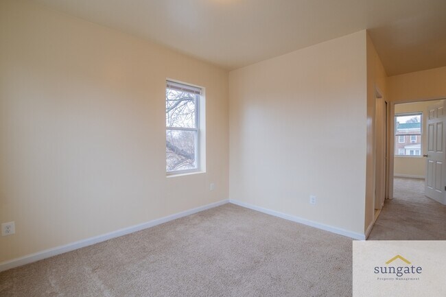 Photo - 2435 W Lafayette Ave Unidad 2 -