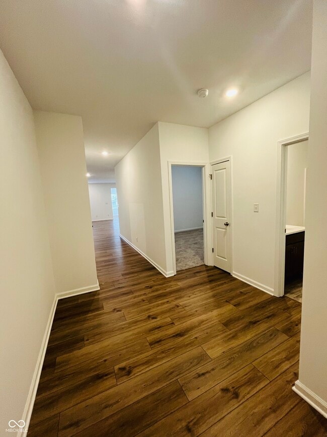 Photo - 657 Crispin Ln