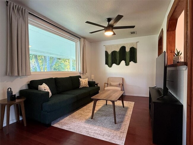 Photo - 505 E 4th St