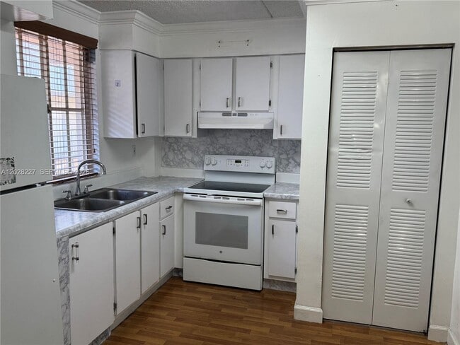 Photo - 6195 NW 186th St Unidad 303