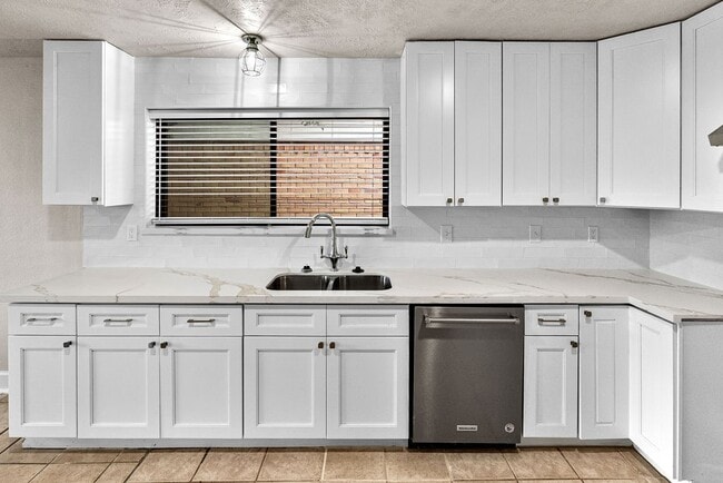 Photo - 14910 Grassington Dr