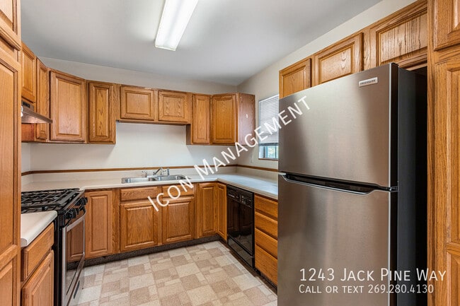 Photo - 1243 Jack Pine Way