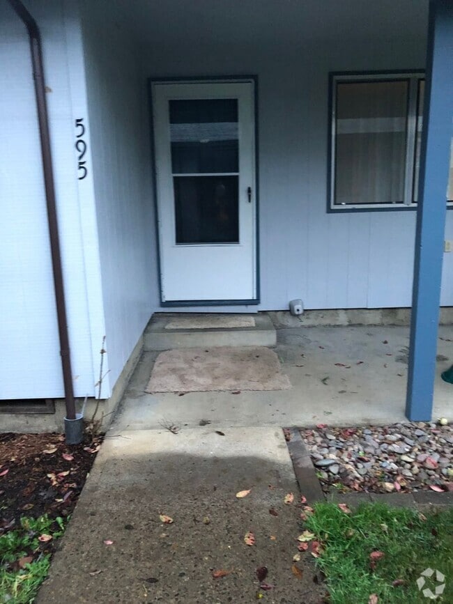 Building Photo - Spacious NW Corvallis Duplex - 3 Bedroom... Rental
