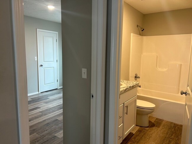 Photo - 3 bedroom home with fenced in back yard!