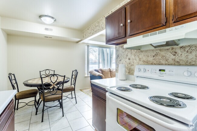 2 BR, 1 BA - 900 SF - Taylor Woods Apartments