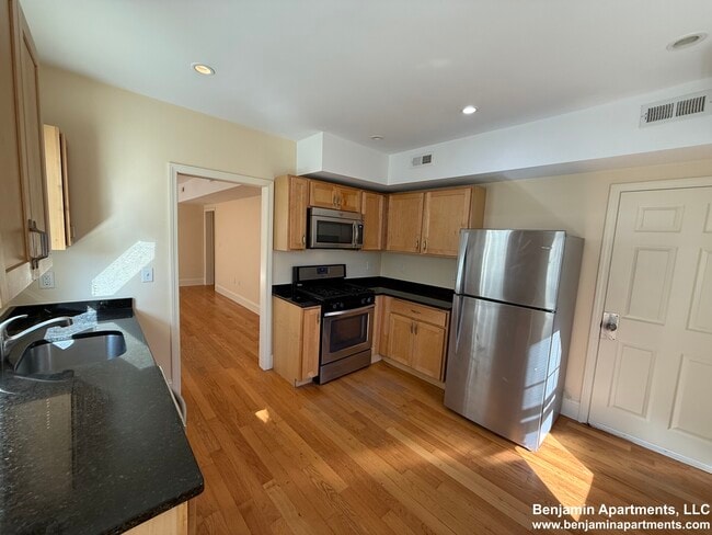 Building Photo - 94 Brook St Unit 2