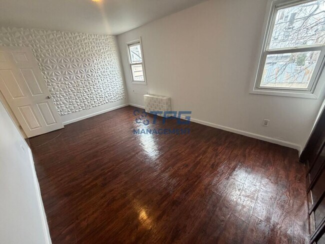 Photo - 540 Marshall St Unidad 2