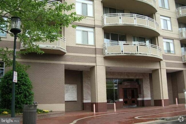 Building Photo - 4801 Fairmont Ave Unit 713 Rental