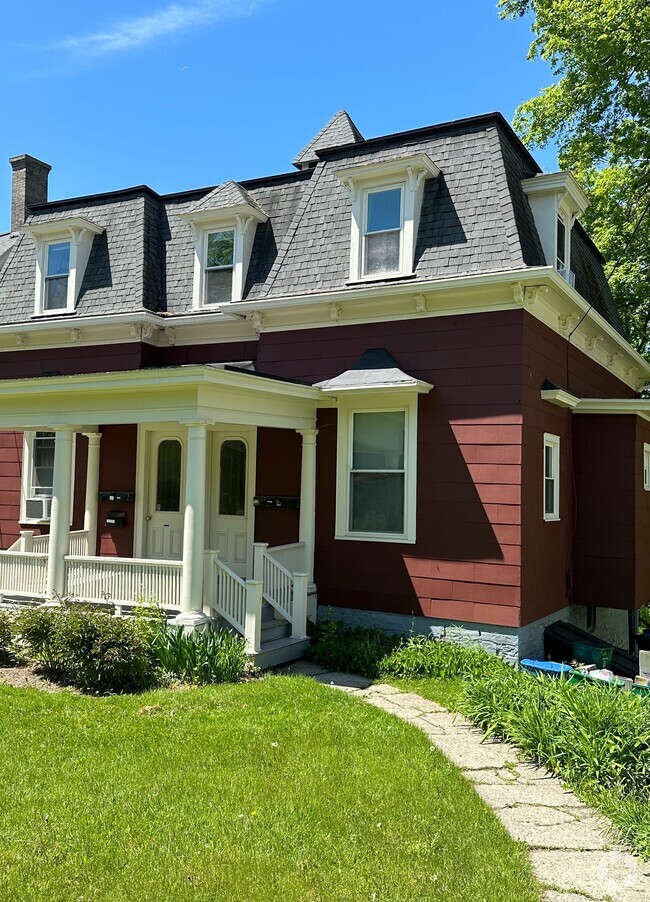 Building Photo - 502 University Ave Unit R2 Rental