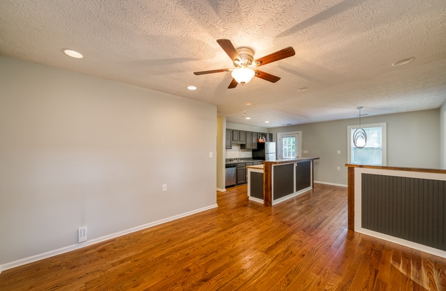 Photo - 880 Kirkwood Ave SE