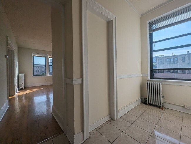 Photo - 2715 N Milwaukee Ave Unit 208