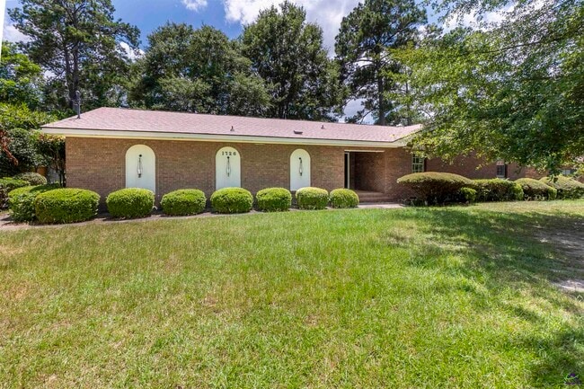 Photo - 1726 Greenwood Cir