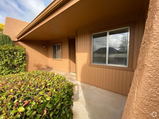 Building Photo - TOWNHOME - VILLAGE OF OAK CREEK -  RED ROC...