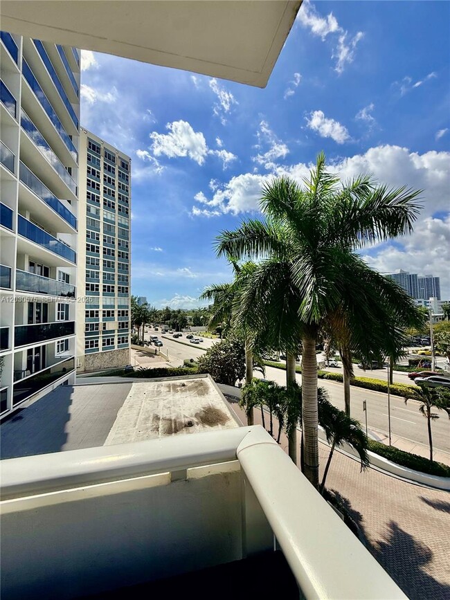 Building Photo - 3140 S Ocean Dr Unit 310