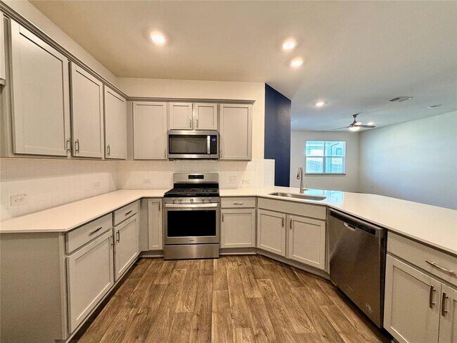 Photo - 3008 Louris Ln