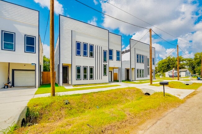 Photo - 8132 Penrod St