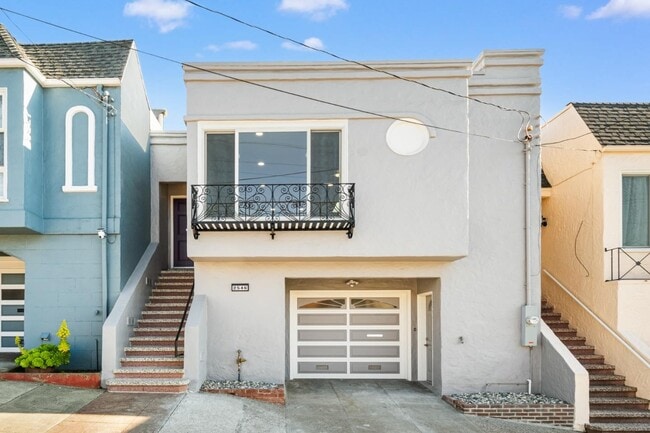 Building Photo - 2546 35th Ave