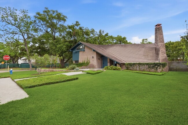 Photo - 4603 Ivanhoe St