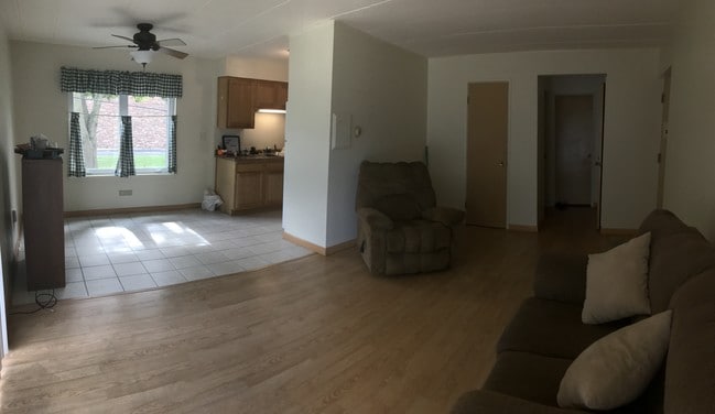 Amplio espacio habitable - 10340 S Komensky Ave Unidad 2A