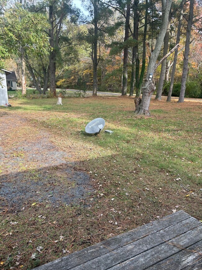 Driveway to apartment - 26908 Plantation Rd Unit Apartment