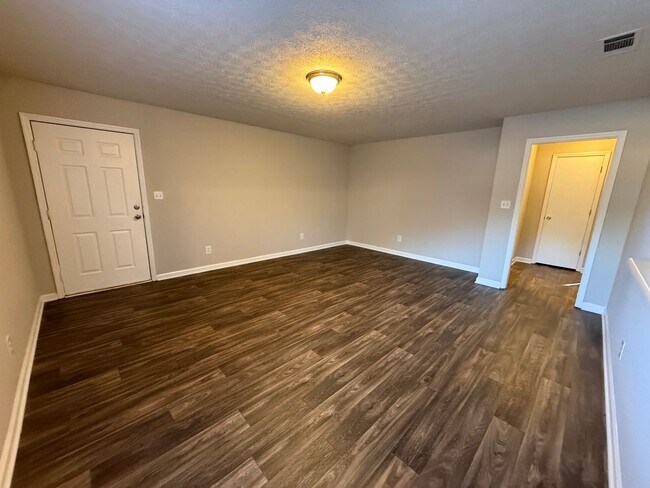 Photo - Cozy 2BR/1BA Duplex Near UGA – Comfort & Convenience in East Athens