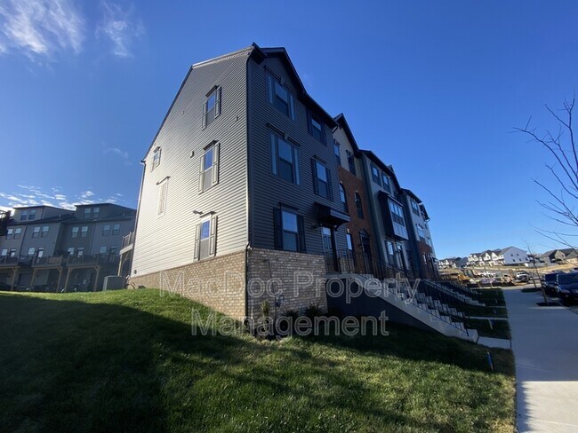 Photo - 1100 Rampart Dr