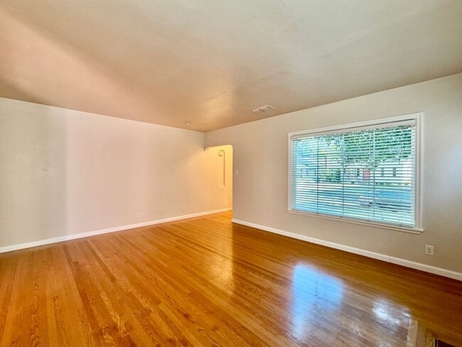 Photo - NOW AVAILABLE - CLASSIC BUNGALOW IN LANDLPARK, 3 BED, 2 BATH