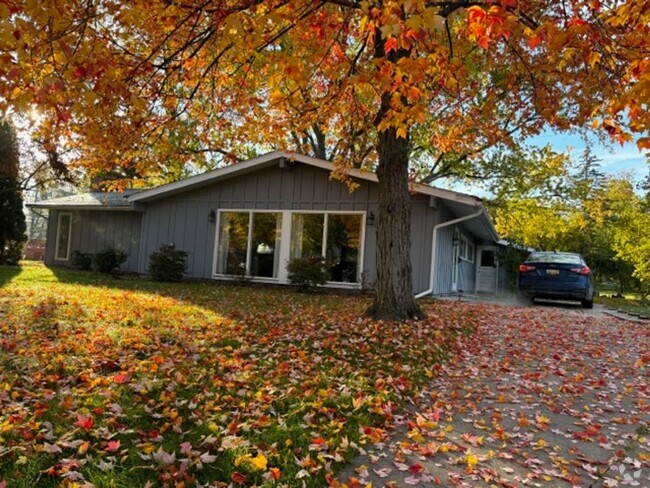 Building Photo - Downtown Chelsea Ranch Rental