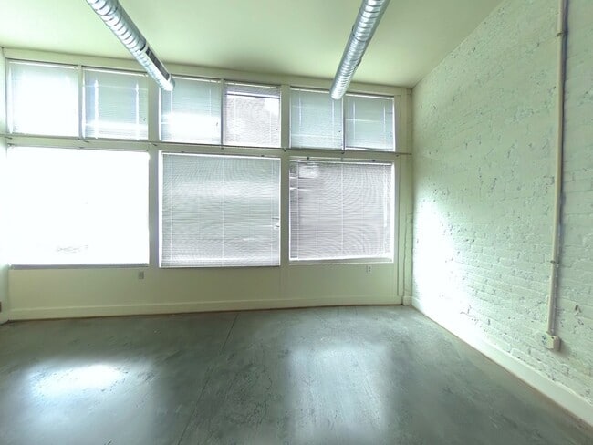 Building Photo - 301 Goshen St Unit Apt 1D
