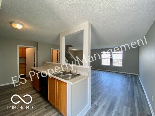 Photo - 10902 Glenayr Dr