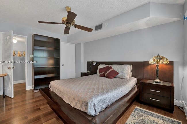 Photo - 3970 Oaks Clubhouse Dr Unit 302