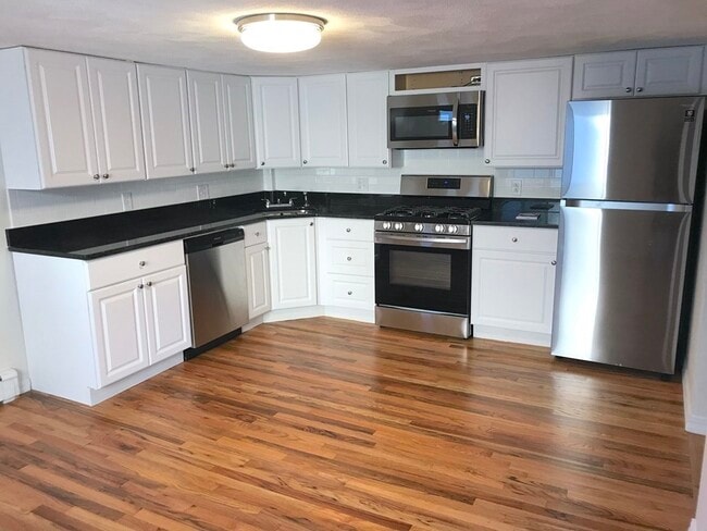 Building Photo - 144 Thorndike St Unit 2