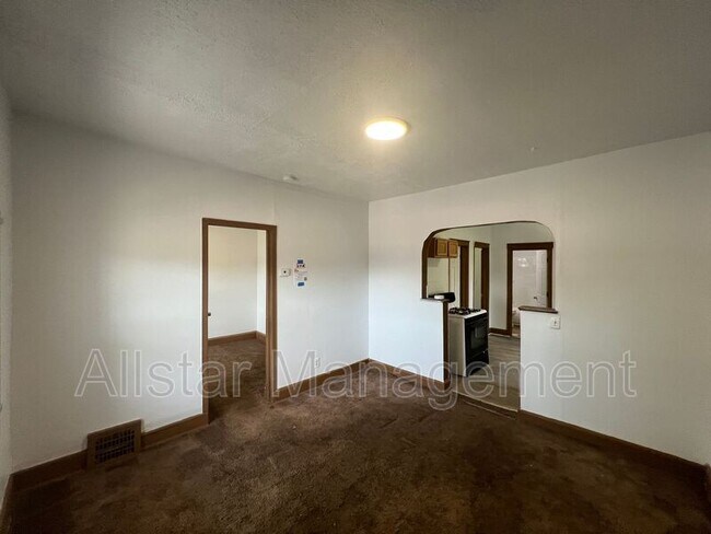 3611 E 116th St Unit Lower Unit