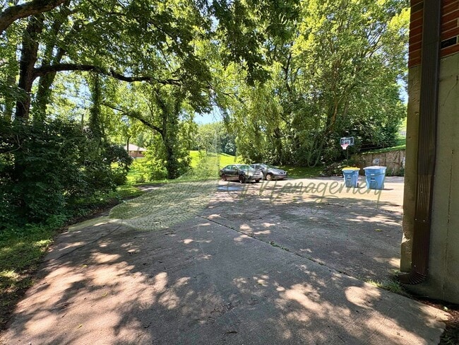 Photo - Charming 1 Bed, 1 Bath Triplex with Private Garage in Sugar Creek!