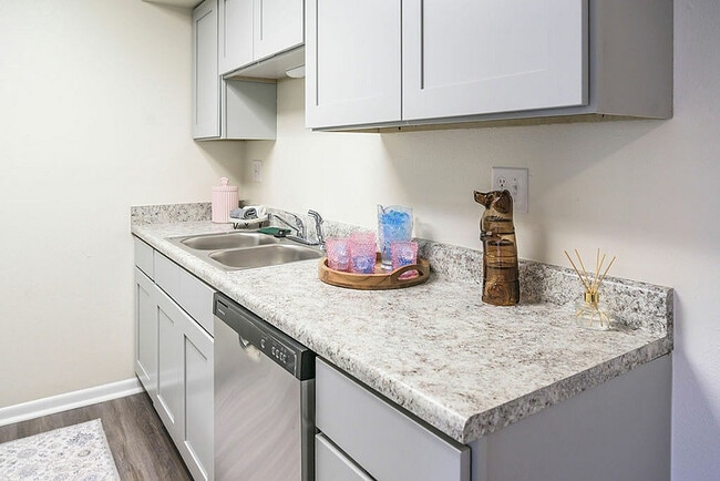 Photo - Steinhurst Manor