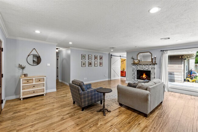 Photo - 112 April Wind Dr E