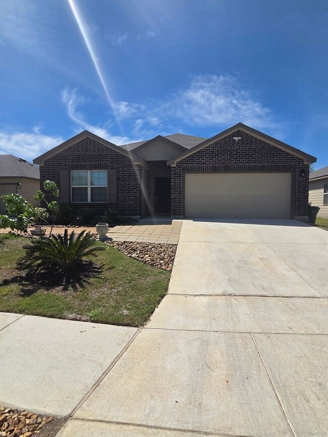 Photo - 3 miles from Lackland AFB!!